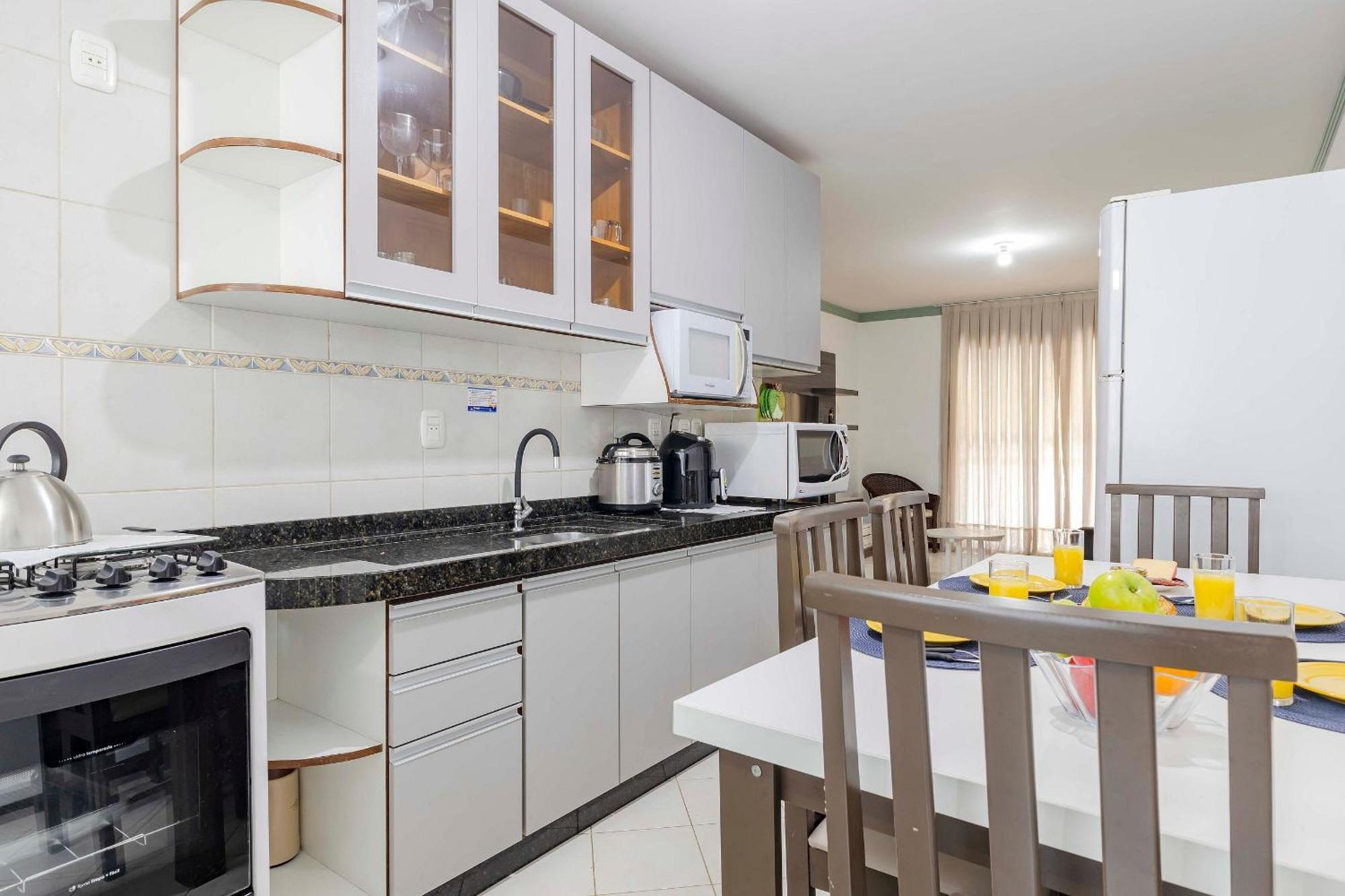 בומבינאס Apartamento A Poucos Passos Da Praia Da Conceicao מראה חיצוני תמונה