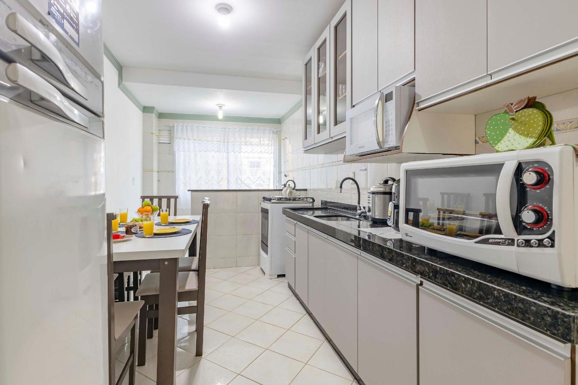 בומבינאס Apartamento A Poucos Passos Da Praia Da Conceicao מראה חיצוני תמונה